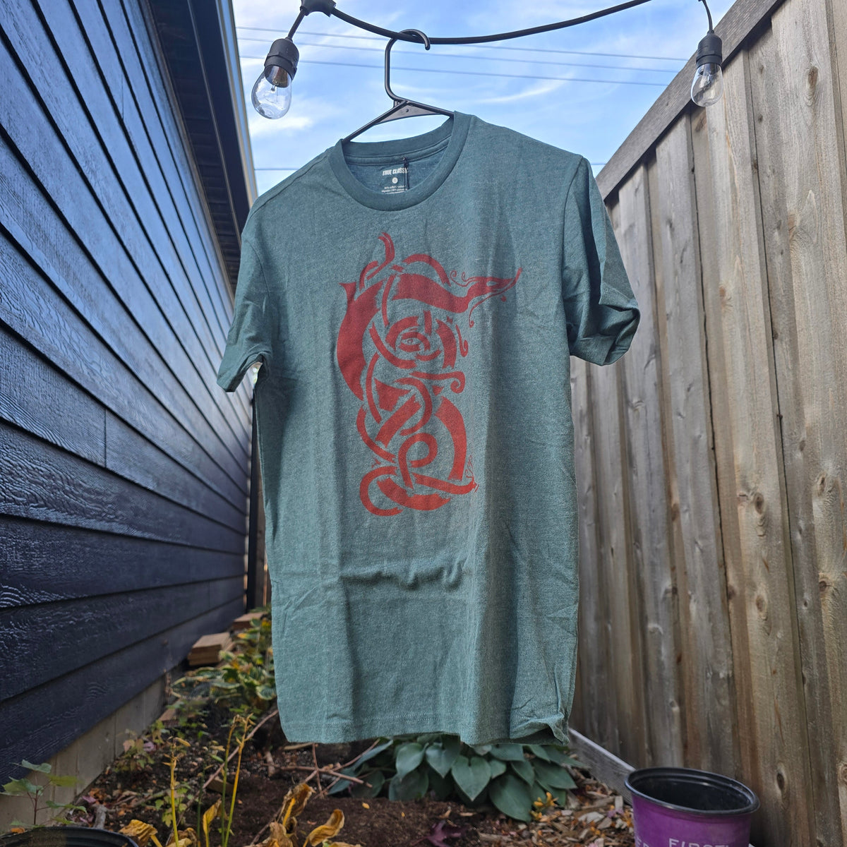 Twin Serpents, Red on Heather Seafarer